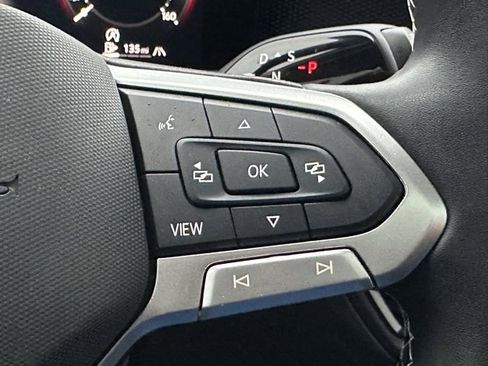 Certified 2025 Volkswagen Tiguan SE image 39