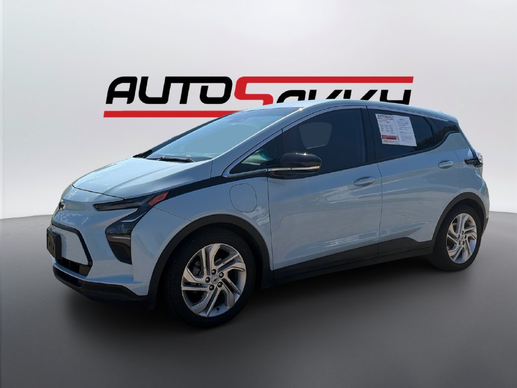 Used 2022 Chevrolet Bolt LT FWD image 1