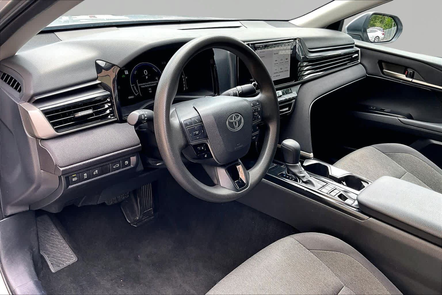 Used 2025 Toyota Camry LE FWD image 18