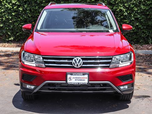 Used 2020 Volkswagen Tiguan SEL FWD image 2