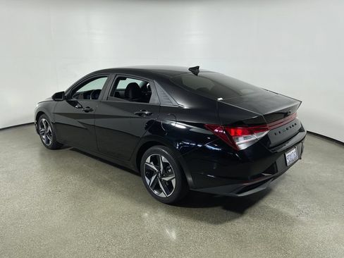 Used 2023 Hyundai Elantra SEL w/ Convenience Package FWD image 5