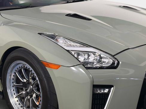 Used 2021 Nissan GT-R Premium AWD/4WD image 24