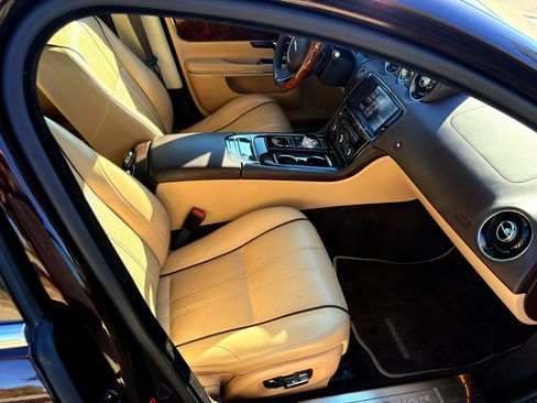 Used 2014 Jaguar XJ L Portfolio image 16