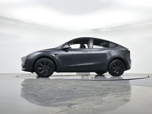 Used 2025 Tesla Model Y Long Range AWD/4WD image 35