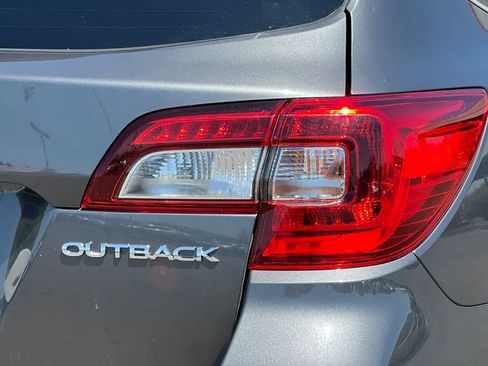 Used 2018 Subaru Outback 2.5i Premium AWD/4WD image 30