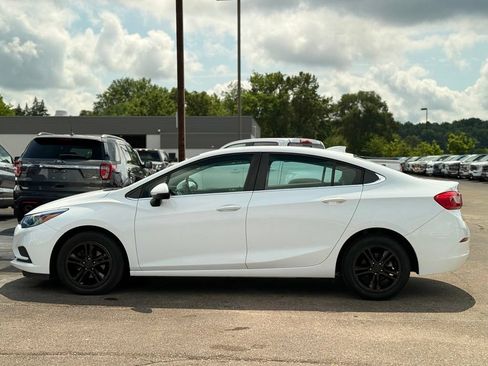 Used 2017 Chevrolet Cruze LT FWD image 32