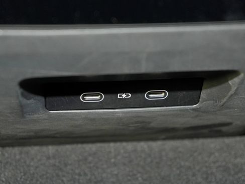 Certified 2025 Porsche Macan 4S Electric AWD/4WD image 41