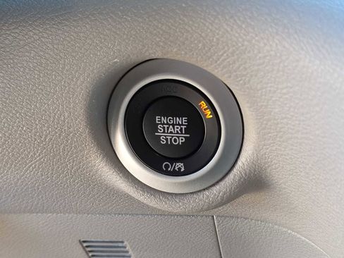 Certified 2024 Chrysler Pacifica Touring-L image 24