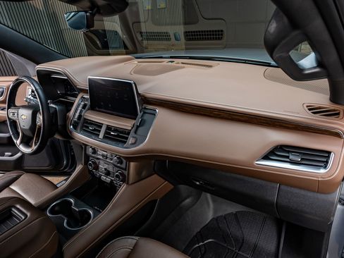 Used 2024 Chevrolet Suburban High Country w/ Advanced Technology Package AWD/4WD image 18