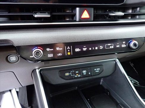 Used 2026 Kia Carnival EX image 24