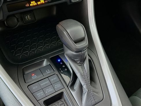 Used 2024 Toyota RAV4 LE image 21