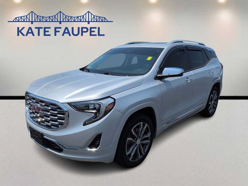Used 2018 GMC Terrain Denali w/ Driver Alert Package II AWD/4WD image 3