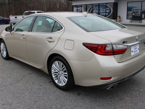 Used 2016 Lexus ES 350 w/ Premium Package w/Wood Trim image 8