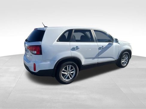 Used 2015 Kia Sorento LX image 6