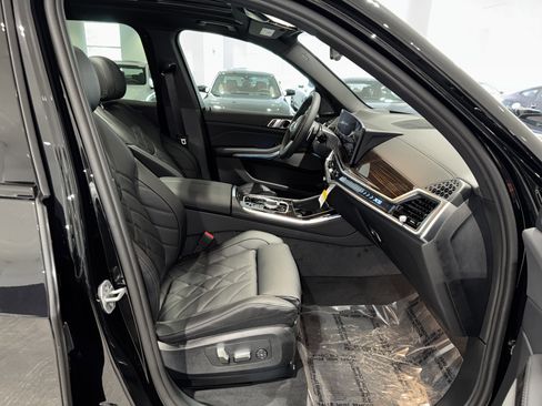 New 2026 BMW X5 xDrive50e image 9