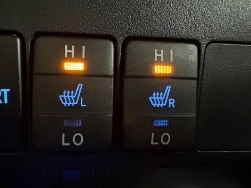 Used 2015 Toyota RAV4 Limited AWD/4WD image 10