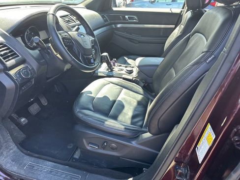 Used 2018 Ford Explorer XLT w/ Equipment Group 202A AWD/4WD image 4