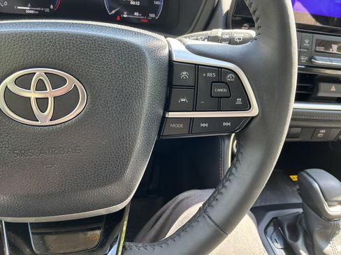 Used 2024 Toyota Grand Highlander Limited image 20