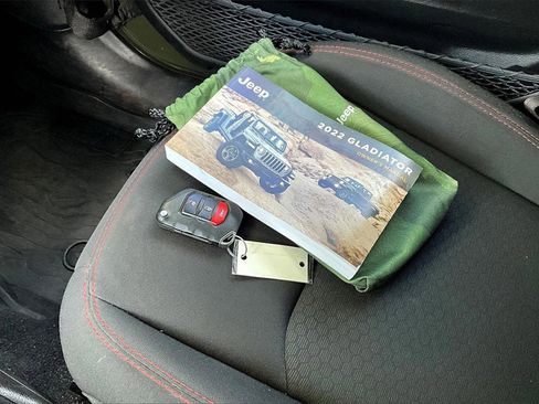 Used 2022 Jeep Gladiator Rubicon w/ Trailer Tow Package image 10