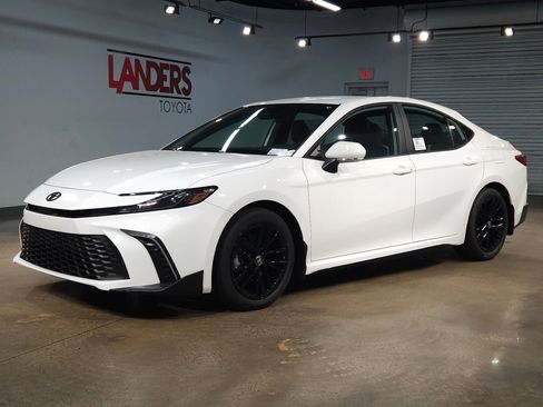 New 2026 Toyota Camry SE FWD image 3