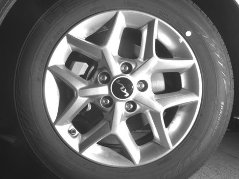 Used 2025 Kia Soul LX w/ LX Technology Package FWD image 12
