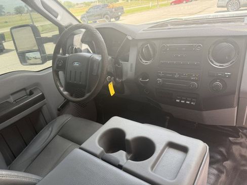 Used 2015 Ford F550 4x4 Regular Cab Super Duty image 8