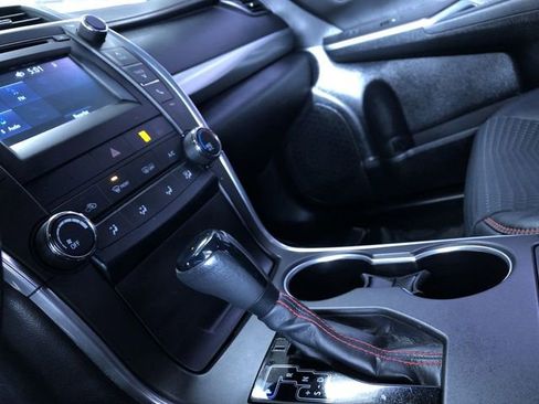 Used 2015 Toyota Camry SE image 28