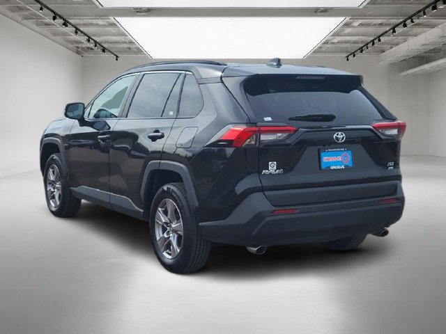 Used 2025 Toyota RAV4 XLE AWD/4WD image 3