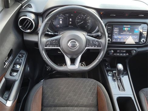 Used 2021 Nissan Kicks SR image 16