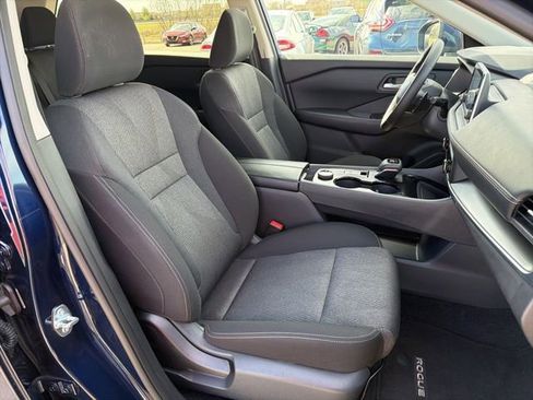 Used 2025 Nissan Rogue SV AWD/4WD image 7