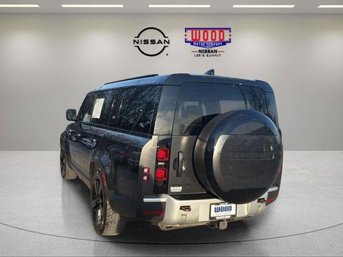 Used 2023 Land Rover Defender 130 SE image 4