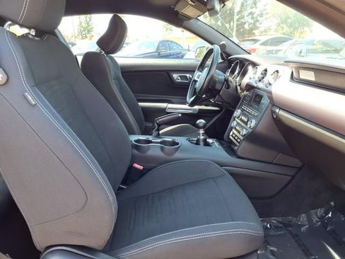 Used 2017 Ford Mustang Coupe RWD image 25