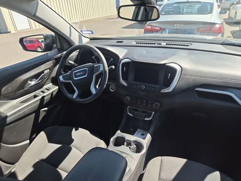 Used 2024 GMC Terrain SLE image 10