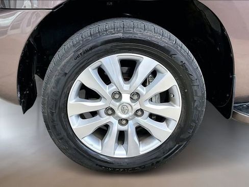 Used 2018 Toyota Sequoia Platinum image 29