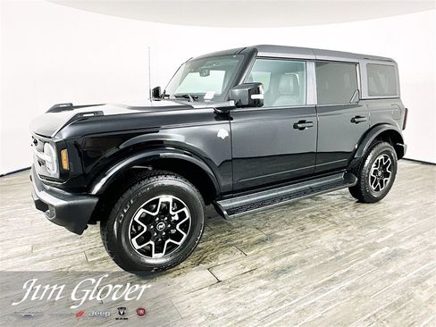 Used 2025 Ford Bronco Outer Banks image 4