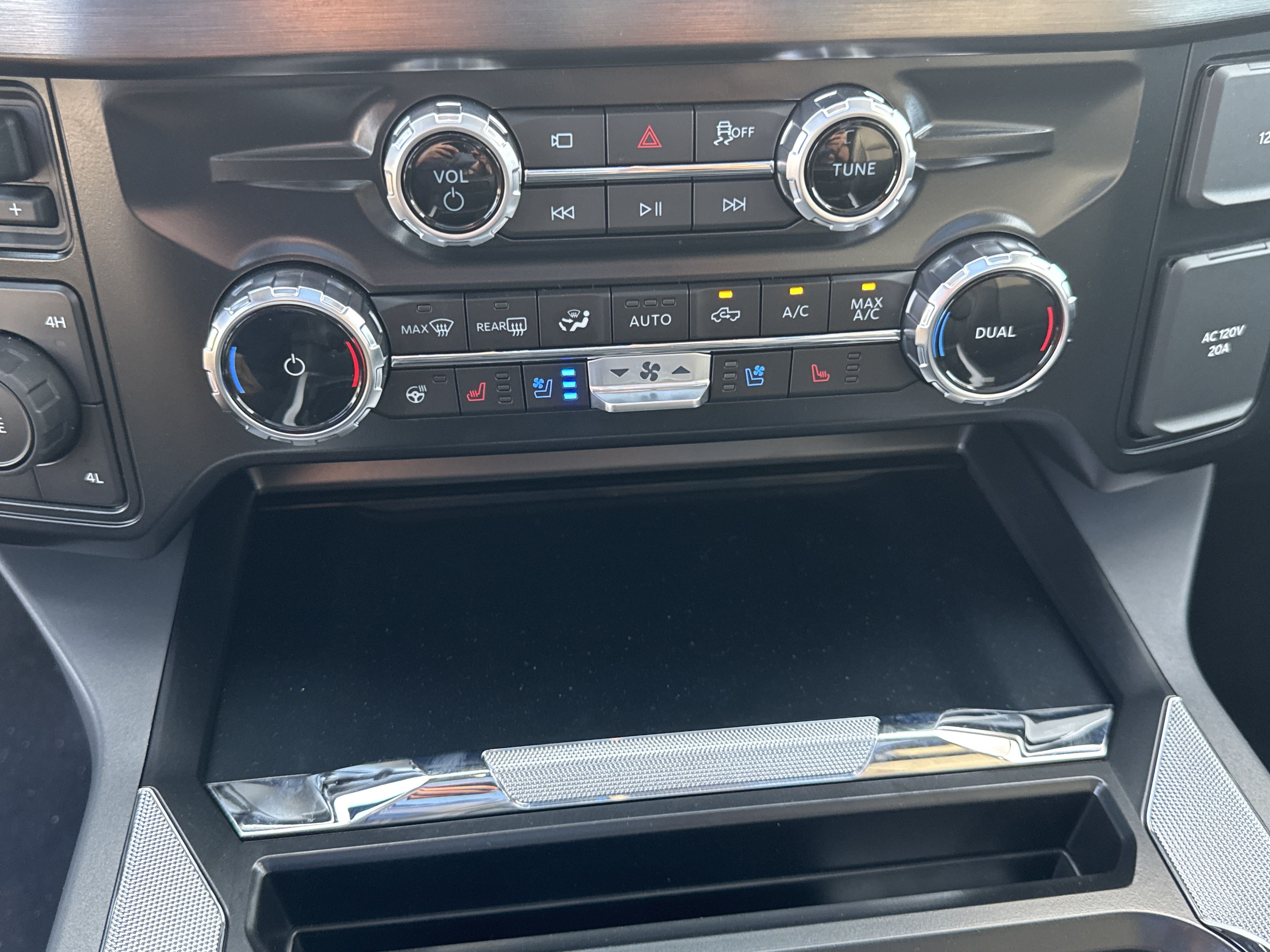 New 2025 Ford F250 Lariat w/ Lariat Ultimate Package AWD/4WD image 30