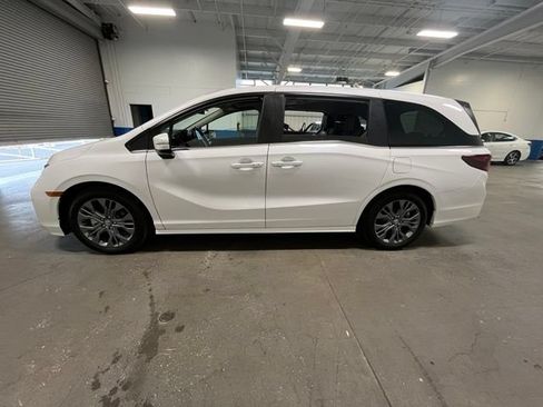 Used 2025 Honda Odyssey Touring image 6
