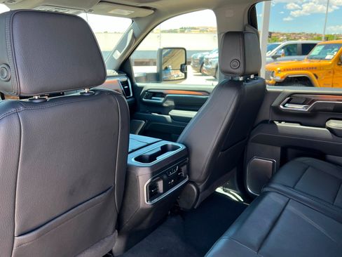 Used 2024 GMC Sierra 3500 Denali w/ Denali Reserve Package AWD/4WD image 19