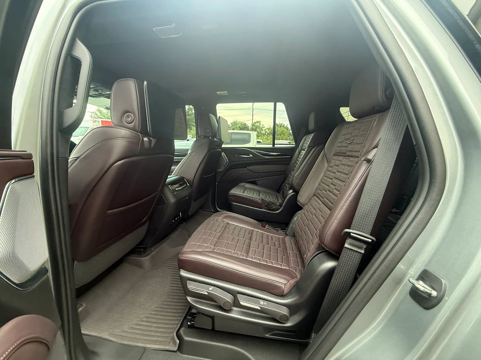 Used 2023 Cadillac Escalade V AWD/4WD image 31