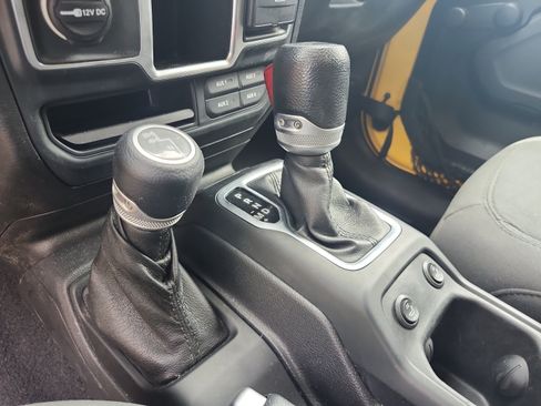 Used 2018 Jeep Wrangler Unlimited Sport AWD/4WD image 14