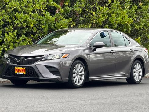 Used 2020 Toyota Camry SE FWD image 8