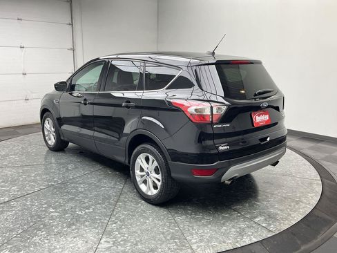 Used 2017 Ford Escape SE FWD image 2