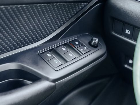 Used 2018 Toyota C-HR XLE FWD image 26