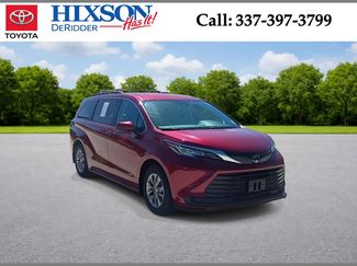 Used 2023 Toyota Sienna LE video 1