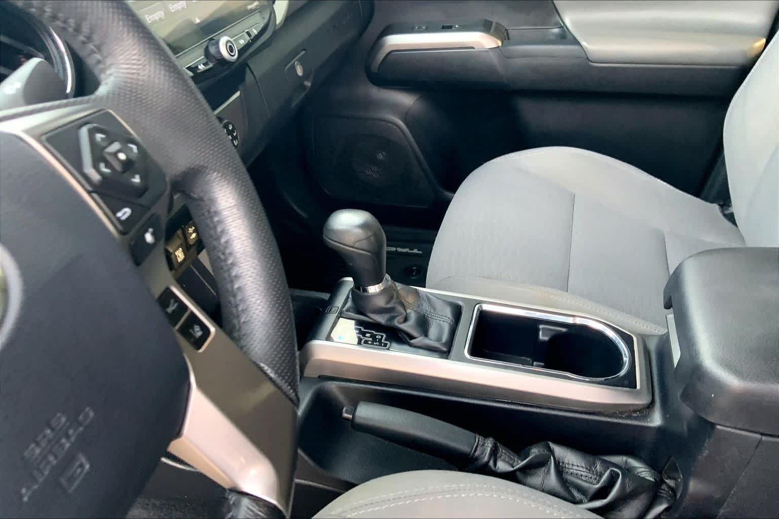 Used 2019 Toyota Tacoma SR5 AWD/4WD image 17