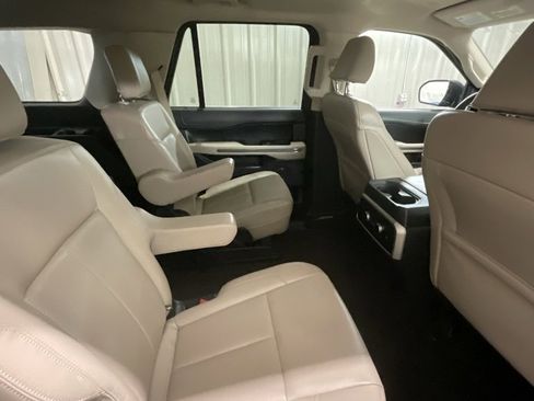 Used 2022 Ford Expedition XLT image 14