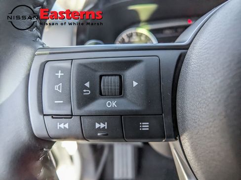 New 2025 Nissan Pathfinder SV w/ SV Premium Package image 17