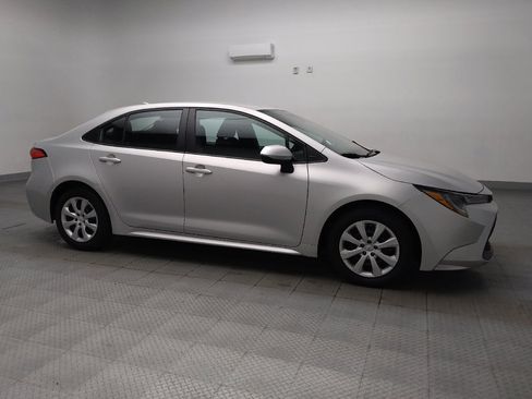 Used 2022 Toyota Corolla LE image 11