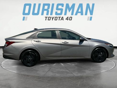 Used 2023 Hyundai Elantra SEL w/ Preferred Accessory Package FWD image 8