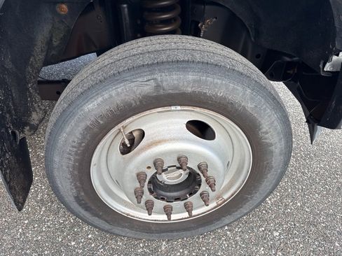 Used 2010 Ford F550 4x4 Regular Cab Super Duty image 22